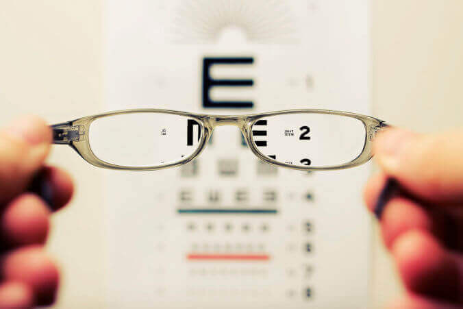 Ganzheitliche Augenprüfung (Refraktion) uns Funktionaloptometrie Erfahrung erwachsene für maßgeschneiderte Spezialbrillen und ganzheitliche Sehverbesserung.